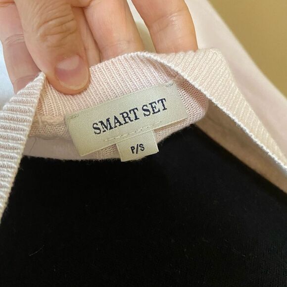 Smart set size small light pink long sleeve sweater with decorative bow in back - Picture 12 of 12